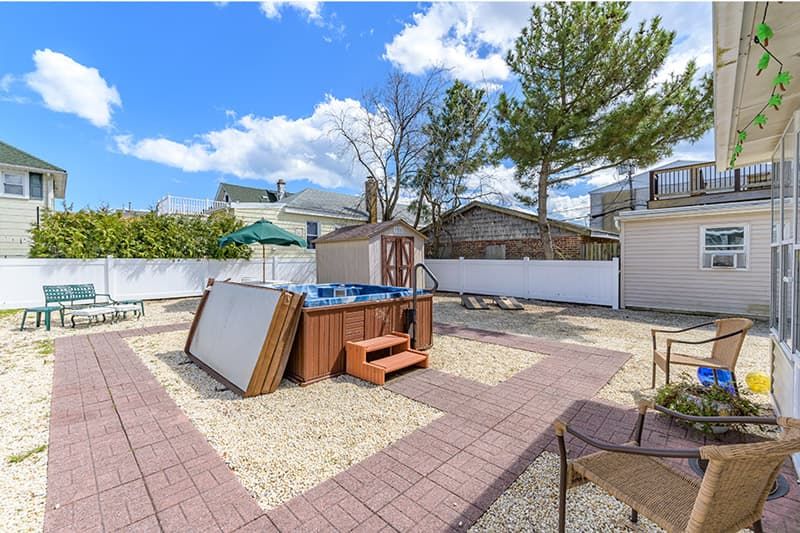 Outdoor space. Hot Tub out of order.