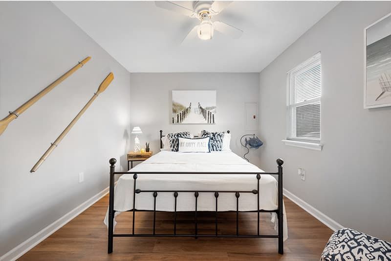 Main Bedroom with Queen size bed.