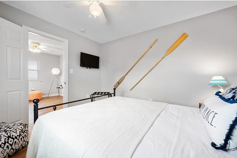 Main Bedroom with Queen size bed.